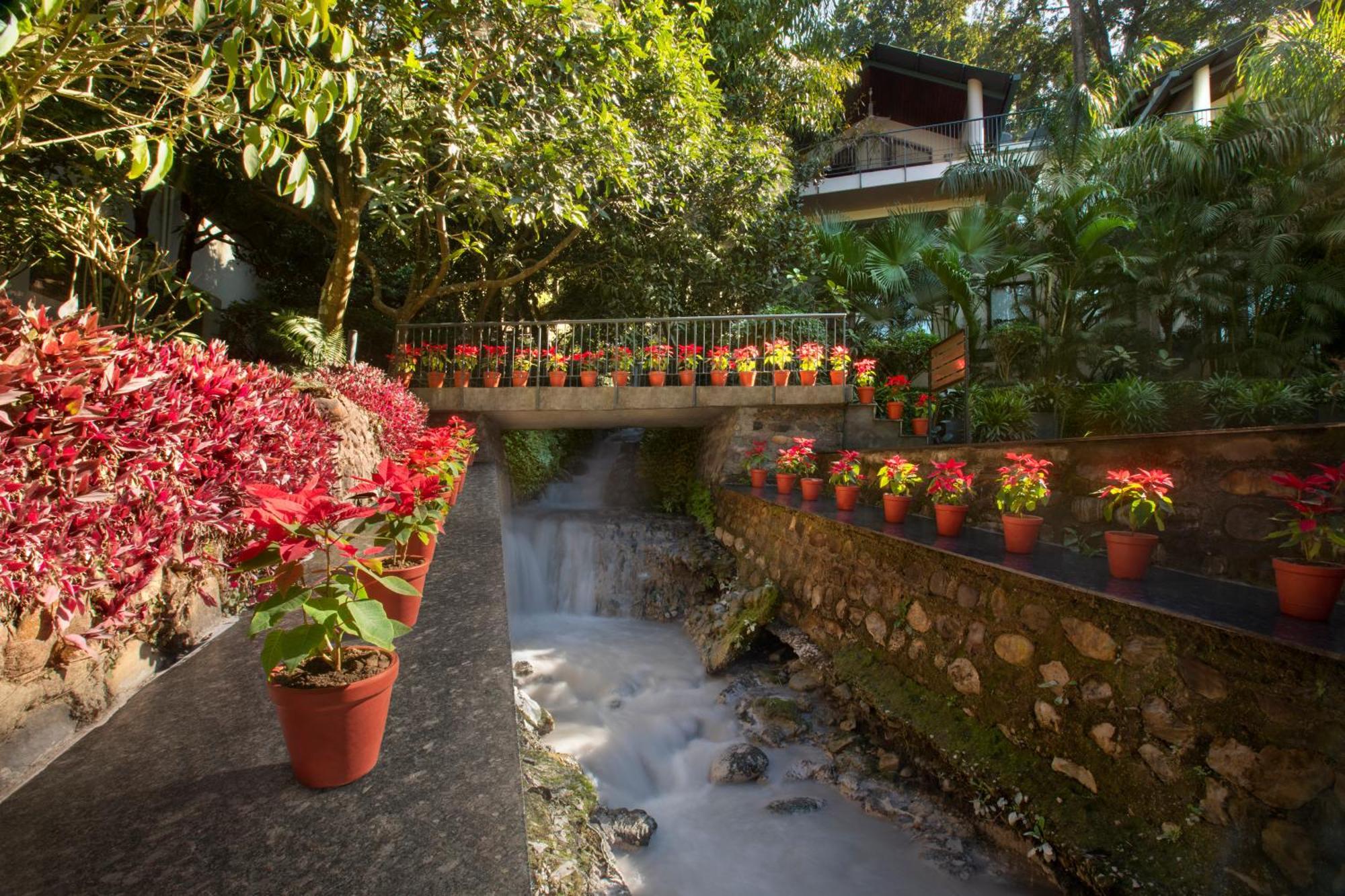Hotel Anand Kashi By The Ganges Rishikesh - Ihcl Seleqtions Sirasu Zewnętrze zdjęcie